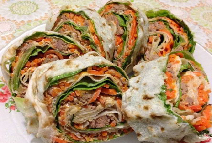 Рулет из лаваша с морковкой по-корейски