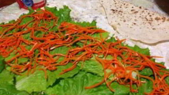 ШАГ 6. рулет из лаваша с морковкой по-корейски