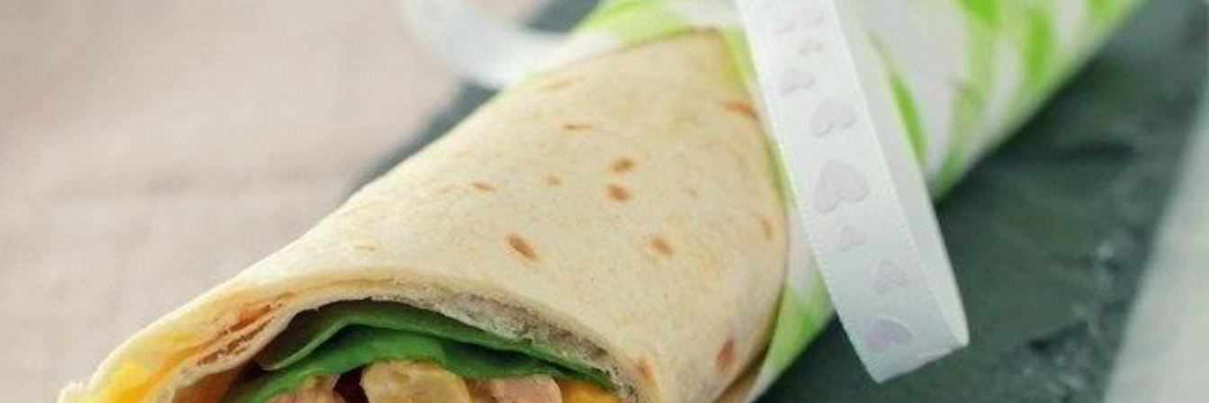 Рулет из лаваша с тунцом и кукурузой