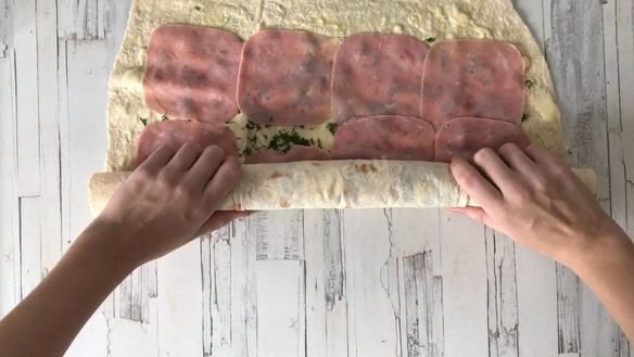 ШАГ 8. рулет из лаваша с ветчиной и сыром