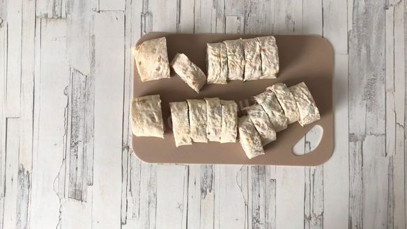 ШАГ 9. рулет из лаваша с ветчиной и сыром