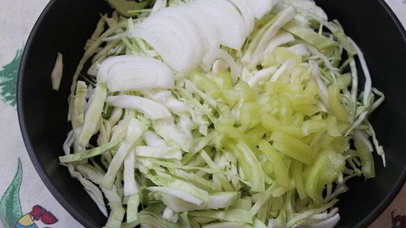 ШАГ 3. рулет из мясного фарша с капустой