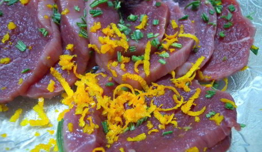 Рецепт рулет из мясной вырезки с вишней