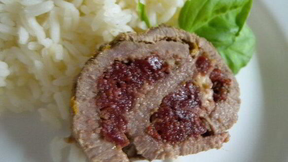 ШАГ 16. рулет из мясной вырезки с вишней