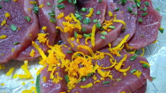 ШАГ 4. рулет из мясной вырезки с вишней