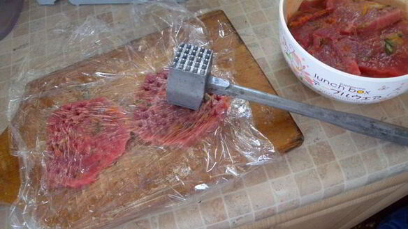 ШАГ 7. рулет из мясной вырезки с вишней