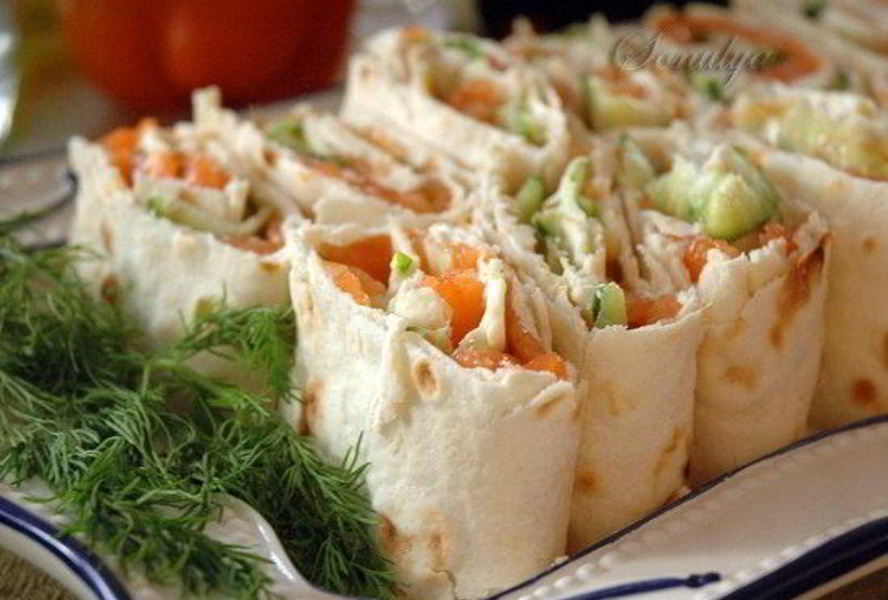 Рулет из семги и сыра