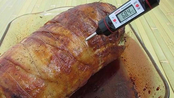 ШАГ 9. рулет из свинины с черемшой и укропом