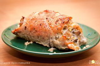 Рулет из свинины с грибами