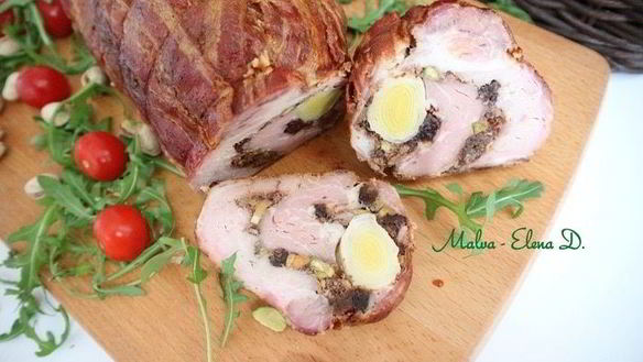 ШАГ 18. рулет из свинины с вяленой брусникой и пореем