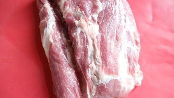 ШАГ 6. рулет из свинины с вяленой брусникой и пореем