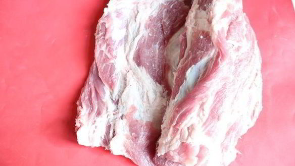 ШАГ 7. рулет из свинины с вяленой брусникой и пореем