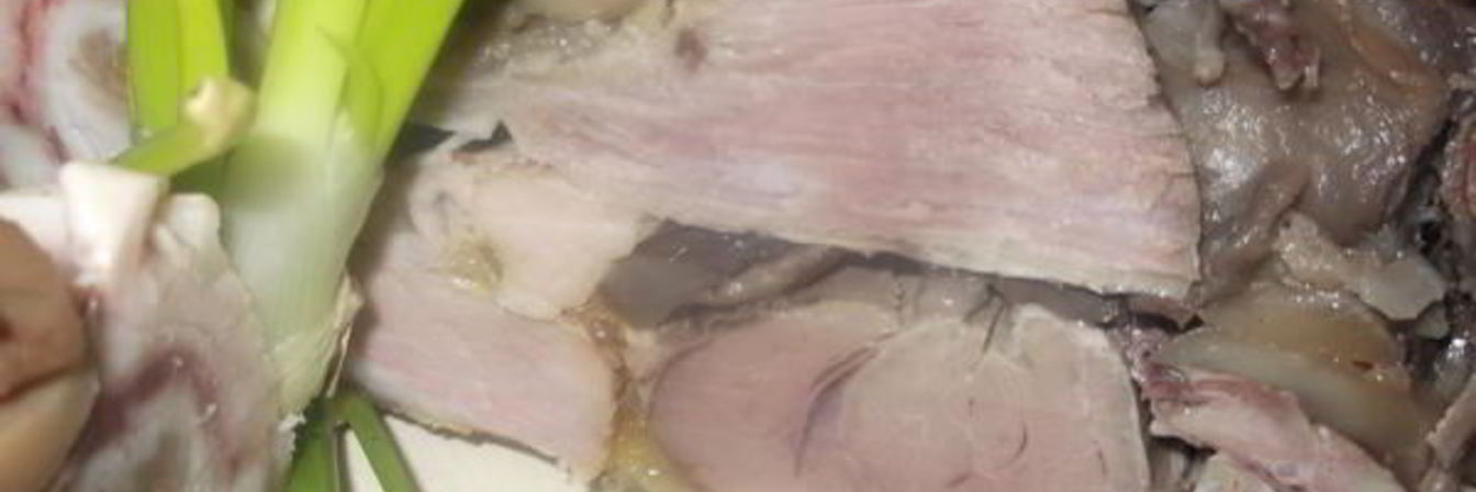 Рулет из свиной рульки с грибами