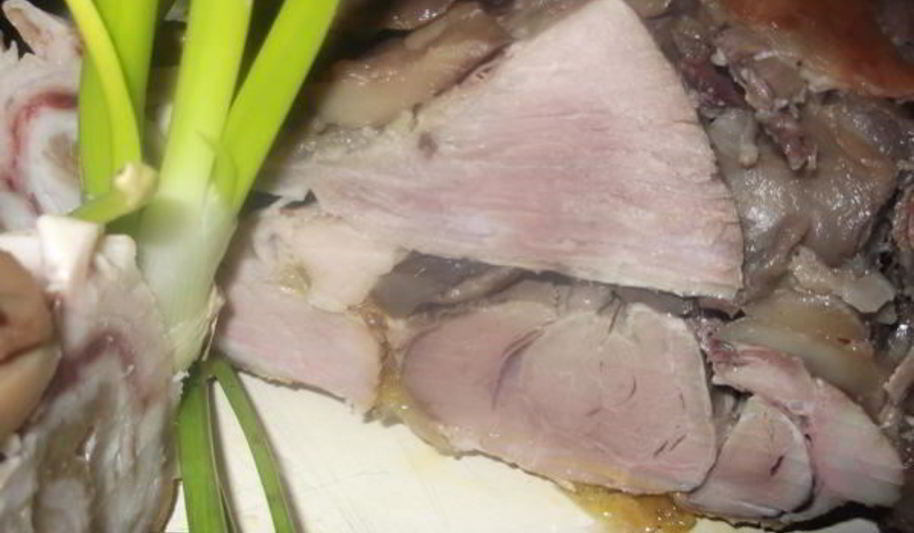 Рецепт рулет из свиной рульки с грибами