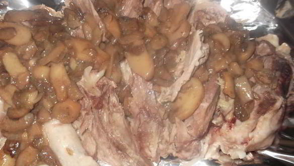 ШАГ 6. рулет из свиной рульки с грибами