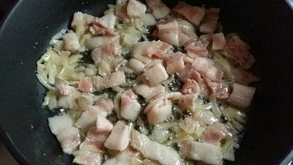 ШАГ 2. рулет из сырного теста с беконом и грибами