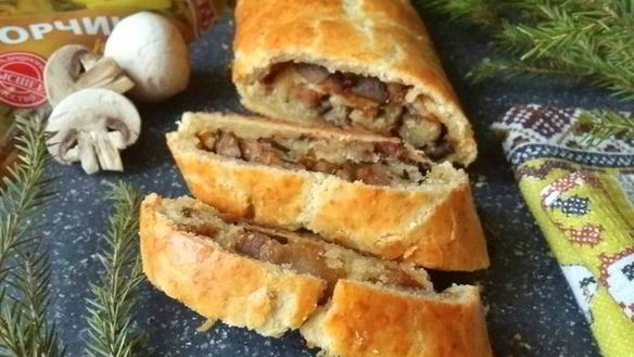 ШАГ 16. рулет из сырного теста с беконом и грибами