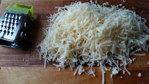 ШАГ 5. рулет из сырного теста с беконом и грибами