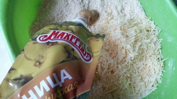 ШАГ 7. рулет из сырного теста с беконом и грибами