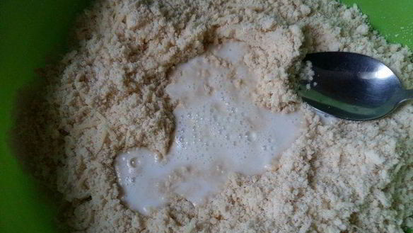 ШАГ 8. рулет из сырного теста с беконом и грибами