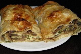 Рулет из тонкого лаваша с сыром и грибами