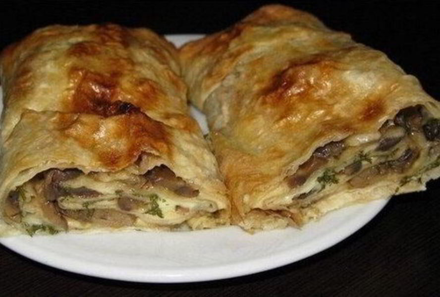Рулет из тонкого лаваша с сыром и грибами