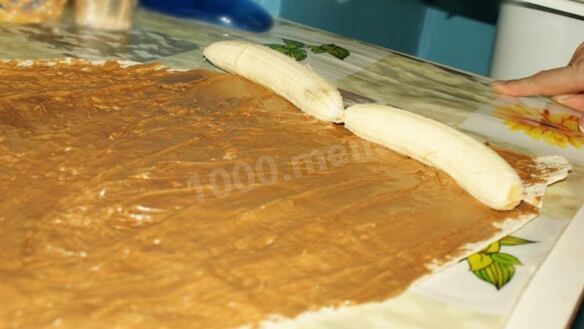 ШАГ 6. рулет с бананом веселая обезьянка