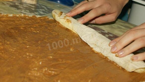 ШАГ 7. рулет с бананом веселая обезьянка