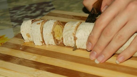 ШАГ 10. рулет с бананом веселая обезьянка