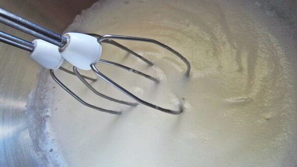 ШАГ 3. рулет с творогом и черникой