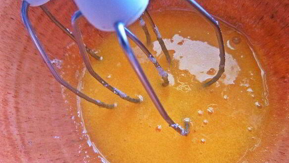 ШАГ 5. рулет с творогом и черникой