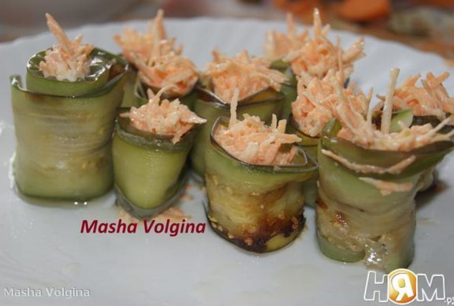 Рулетики из баклажан и моркови