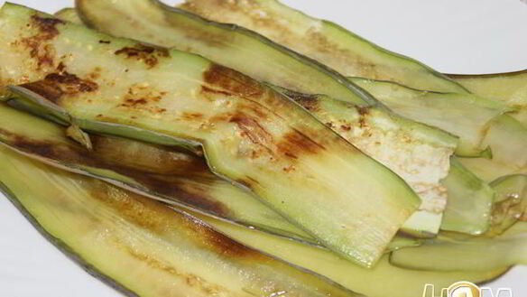 ШАГ 2. рулетики из баклажан и моркови