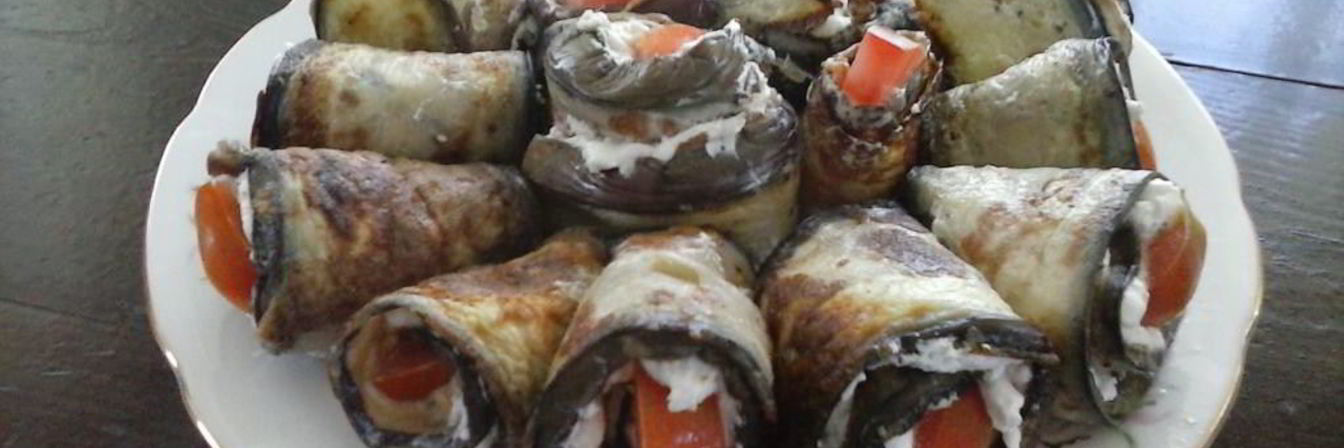 Рулетики из баклажанов с брынзой и помидорами