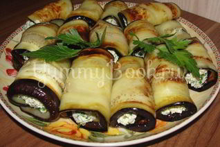 Рулетики из баклажанов с орехами и творогом
