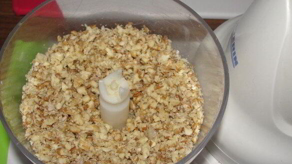 ШАГ 3. рулетики из баклажанов с орехами и творогом