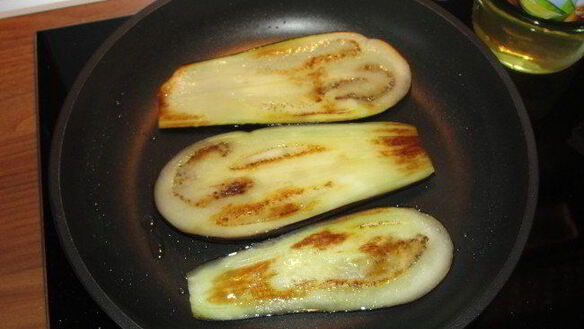 ШАГ 6. рулетики из баклажанов с орехами и творогом