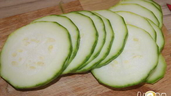 ШАГ 2. рулетики из кабачков и помидоров