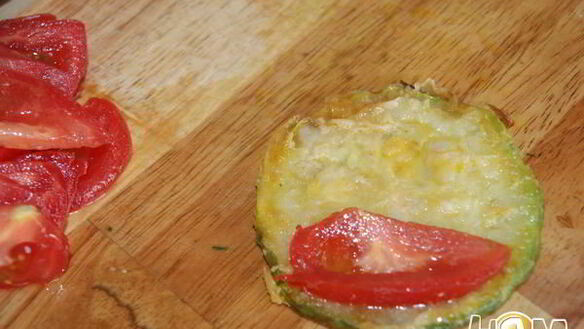 ШАГ 7. рулетики из кабачков и помидоров