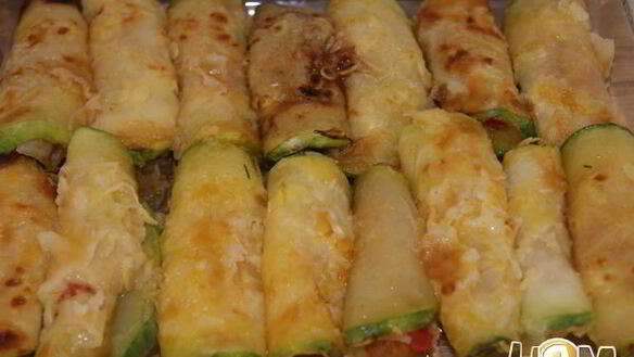 ШАГ 8. рулетики из кабачков и помидоров