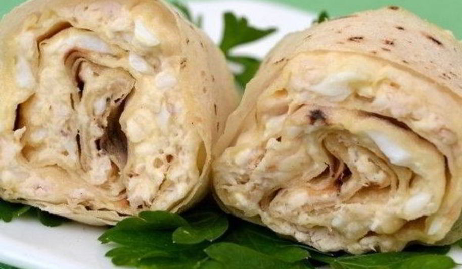 Рецепт рулетики из лаваша с курицей и плавленым сыром