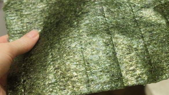 ШАГ 3. рулетики из свинины с нори и вялеными помидорами