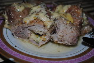 Рулетики из свинины с творогом