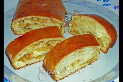 Рулеты дрожжевые с яблочной начинкой