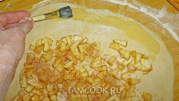 ШАГ 10. рулеты дрожжевые с яблочной начинкой
