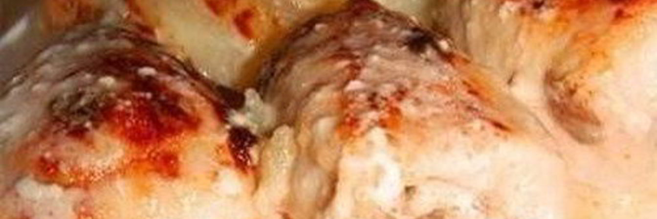 Рулеты из куриной грудки с грибами в сливках