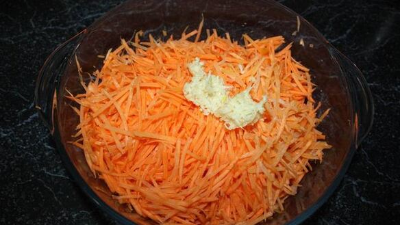 ШАГ 2. рулеты с морковью по-корейски