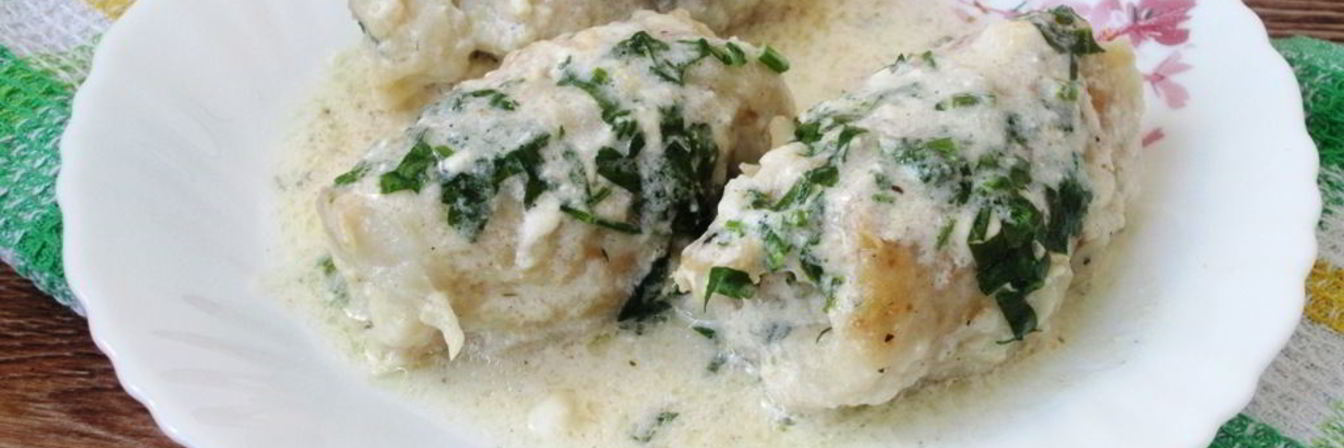 Рыбные рулетики в сметане