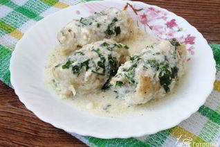 Рыбные рулетики в сметане