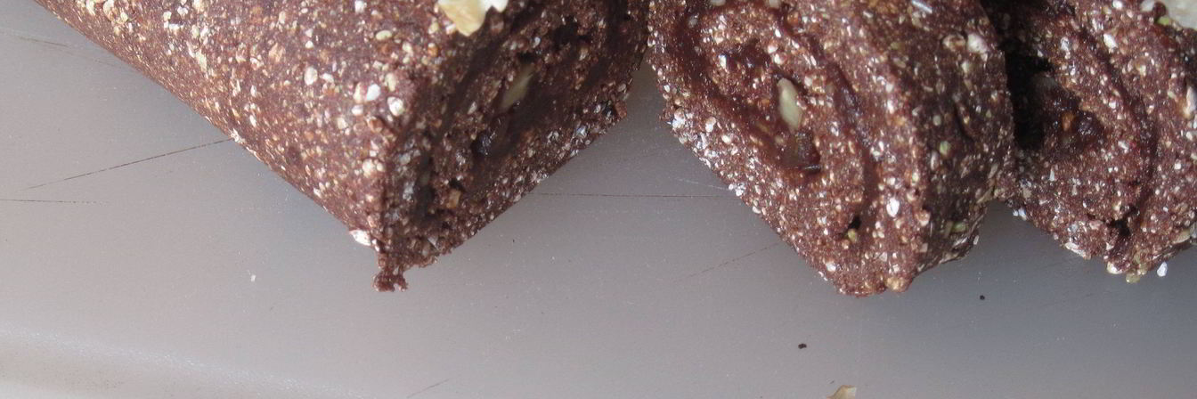 Шоколадный рулет с грецкими орехами